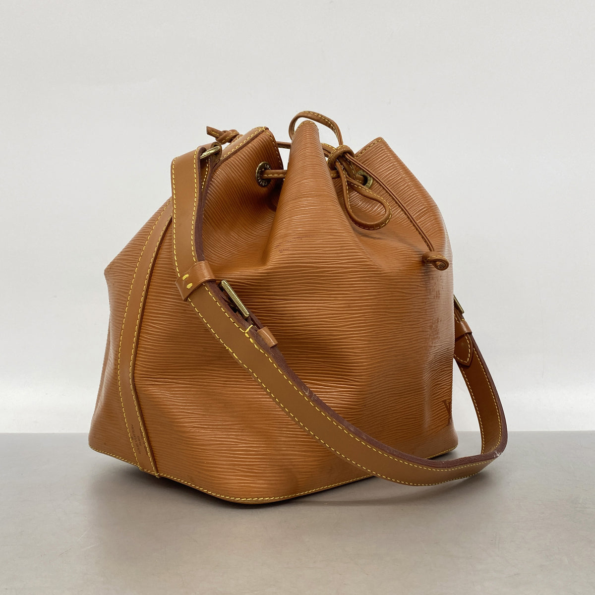 【6kd4448】ルイヴィトン ショルダーバッグ エピ プチノエ M44108 ジパングゴールド【中古】レディース