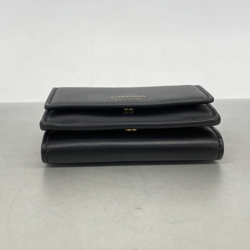 【6kd4458】サルヴァトーレフェラガモ 三つ折り財布 レザー ブラック ゴールド金具【中古】レディース