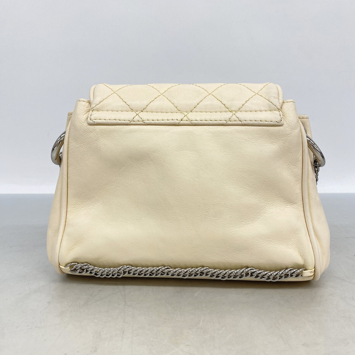 【6kd4552】シャネル ショルダーバッグ マトラッセ Wチェーン レザー ホワイト シルバー金具【中古】レディース