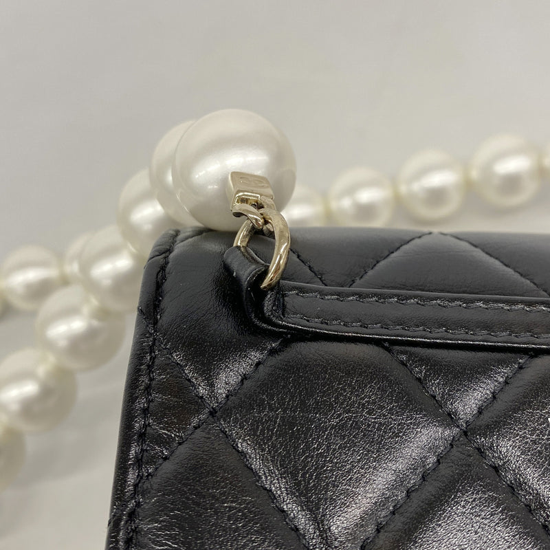 【6kd4595】シャネル ショルダーバッグ マトラッセ ラムスキン ブラック シャンパンゴールド金具【中古】レディース
