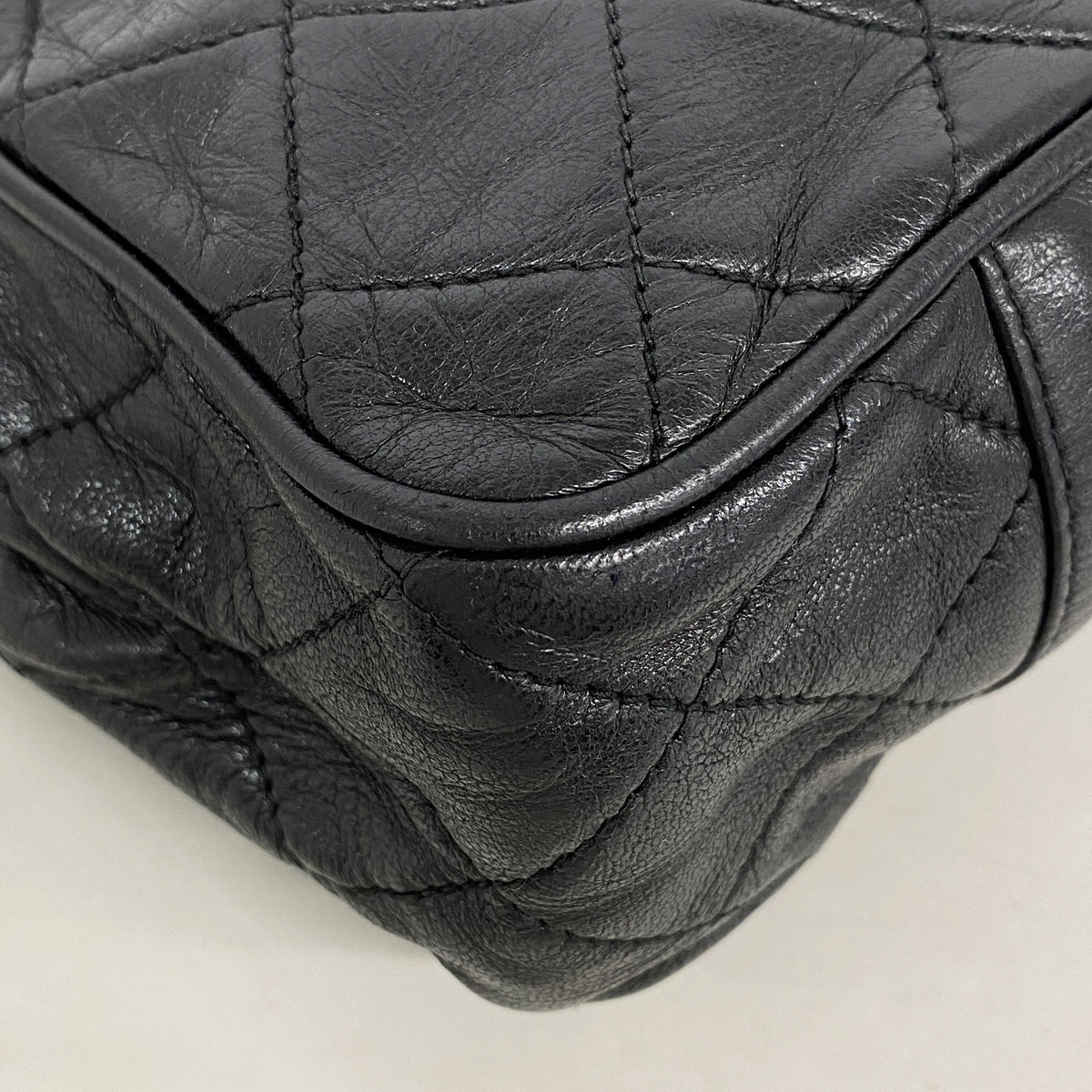 【6kd4686】シャネル ショルダーバッグ マトラッセ フリンジ付きチェーンショルダー ラムスキン ブラック ゴールド金具【中古】レディース