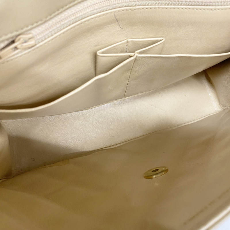 【6kd4687】シャネル ショルダーバッグ マトラッセ Wチェーン ラムスキン ベージュ ゴールド金具【中古】レディース