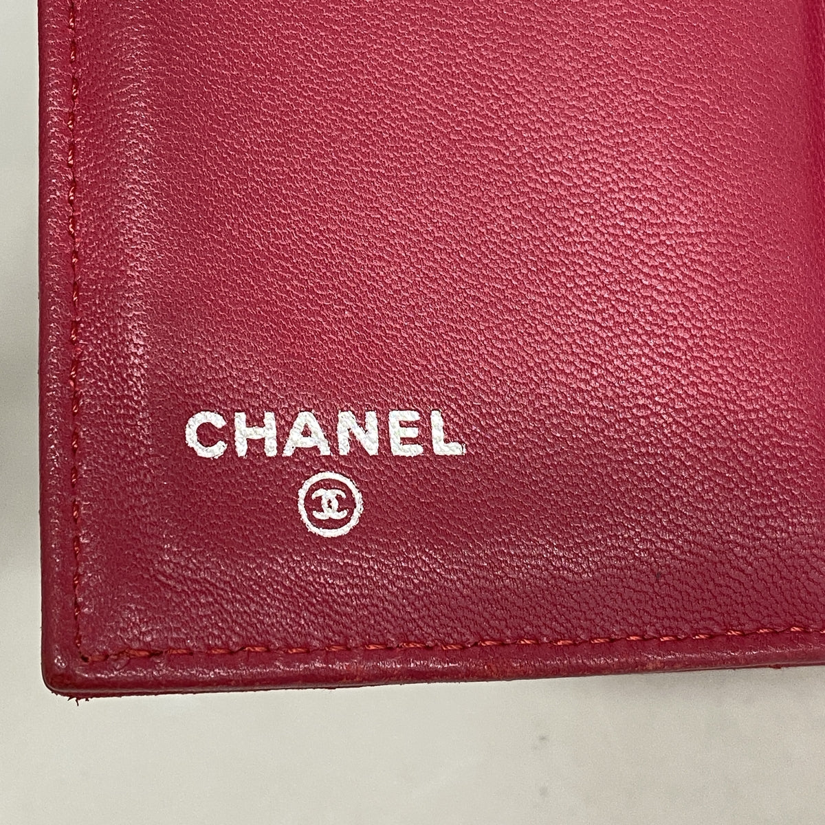 【6kd4925】シャネル 三つ折り長財布 マトラッセ ラムスキン レッド シルバー金具【中古】レディース
