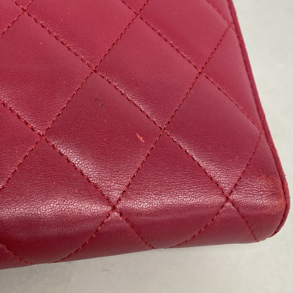 【6kd4925】シャネル 三つ折り長財布 マトラッセ ラムスキン レッド シルバー金具【中古】レディース