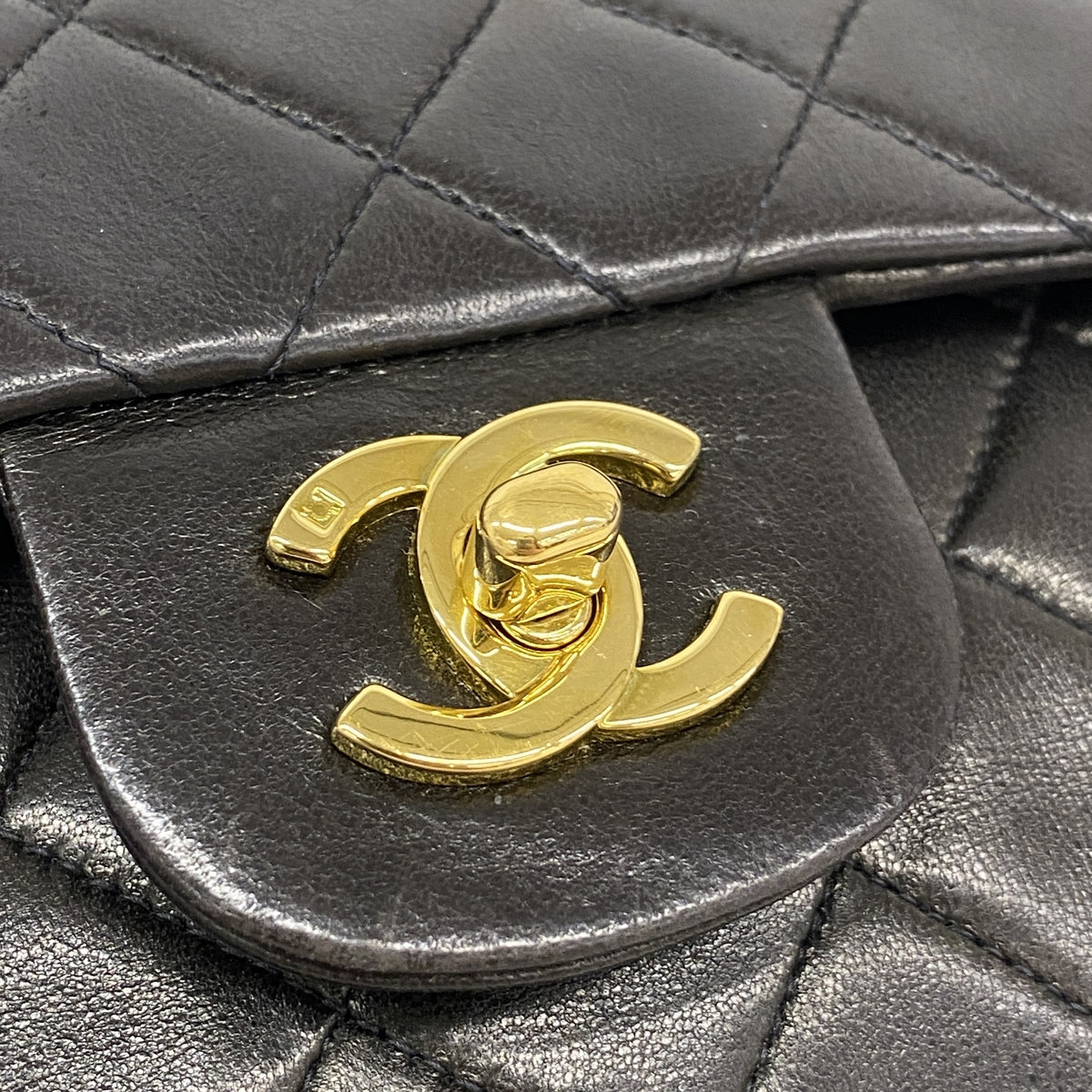 【6kd4955】シャネル ショルダーバッグ マトラッセ Wフラップ Wチェーン ラムスキン ブラック ゴールド金具【中古】レディース