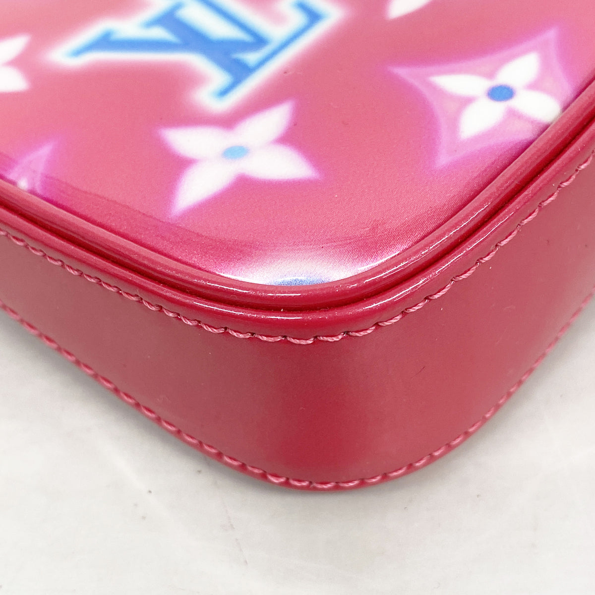 【6ke5073】ルイヴィトン ポーチ ヴェルニ ミニポシェットアクセソワール M81144 フューシャネオン【中古】レディース