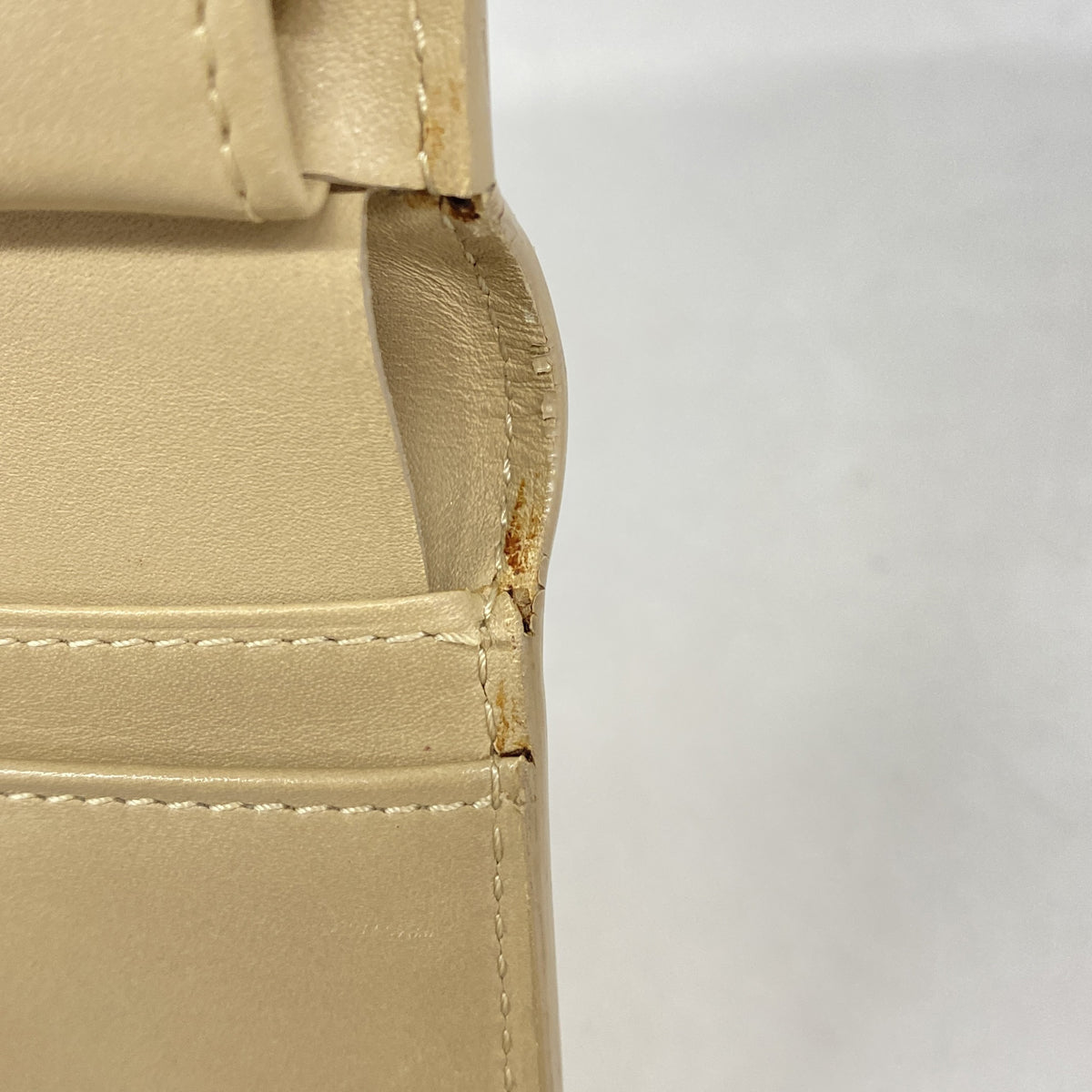 【6ke5131】ルイヴィトン 財布 ヴェルニ ポルトモネビエヴィエノワ M91210 ベージュ【中古】レディース