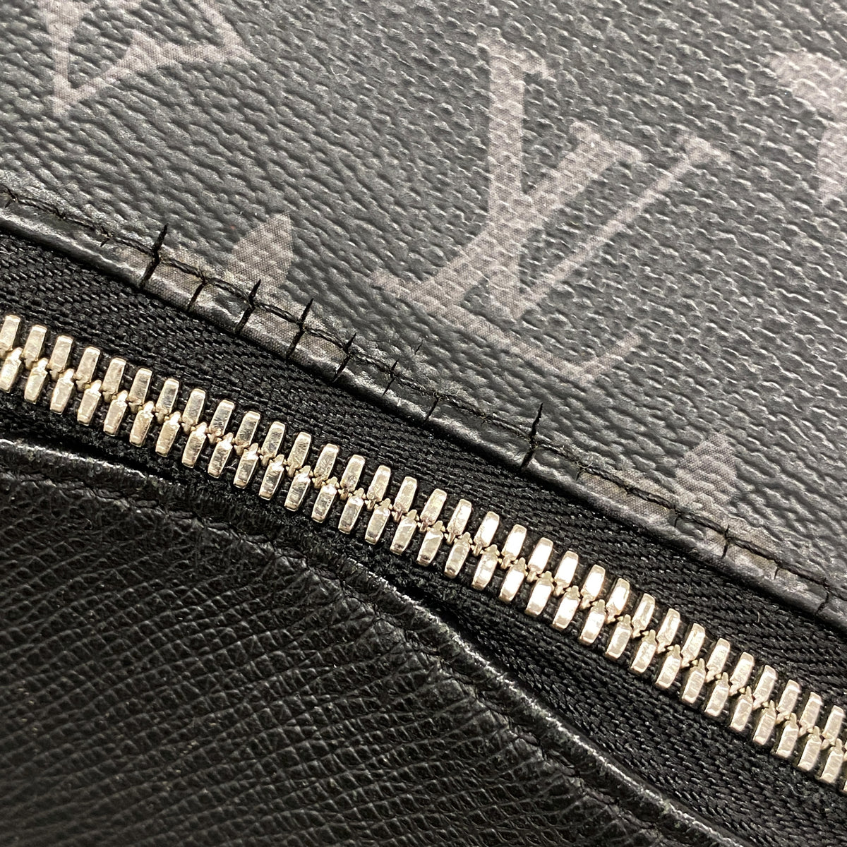 【6ke5185】ルイヴィトン リュック・デイパック タイガラマ ディスカバリーバックパック M30230 ブラック【中古】メンズ