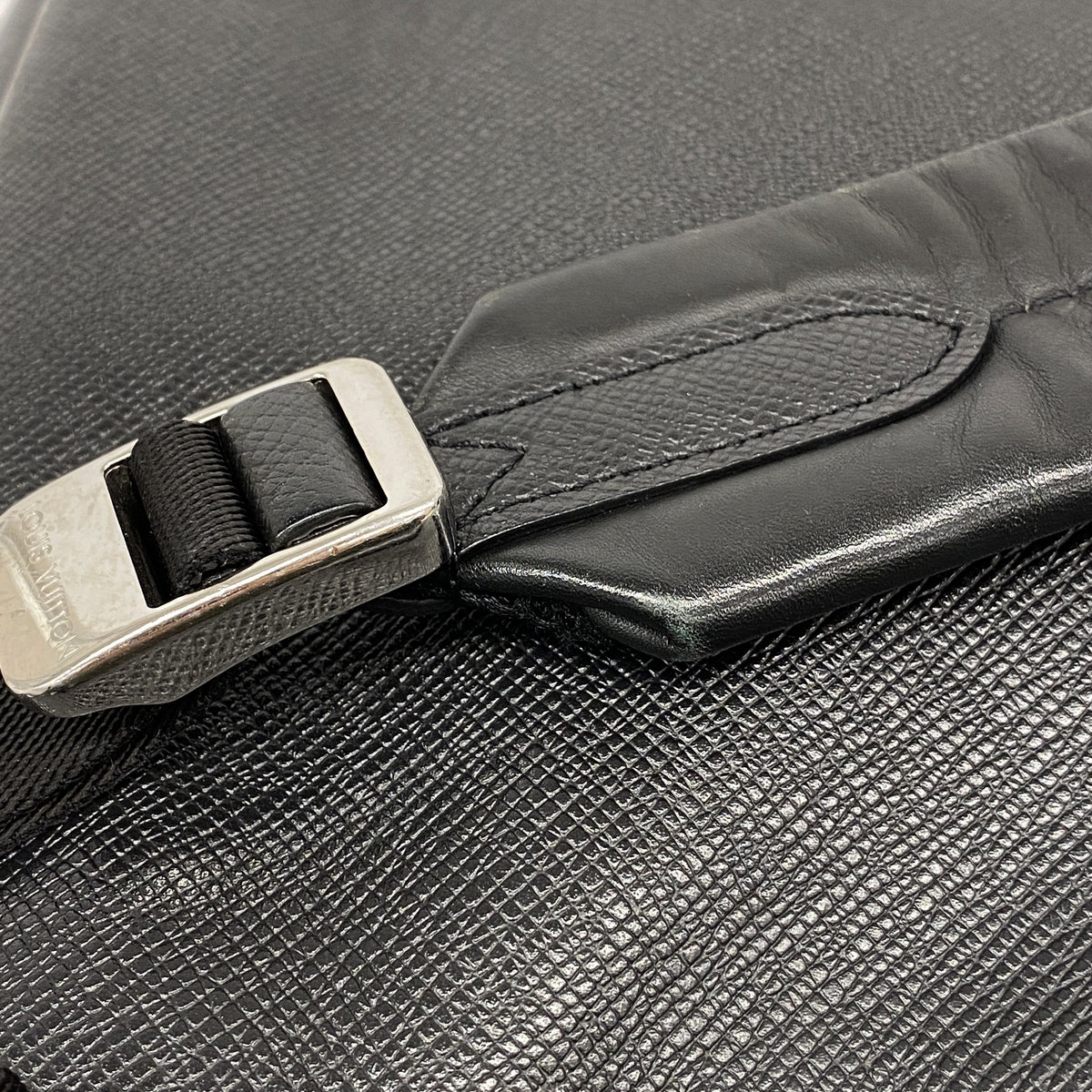【6ke5185】ルイヴィトン リュック・デイパック タイガラマ ディスカバリーバックパック M30230 ブラック【中古】メンズ