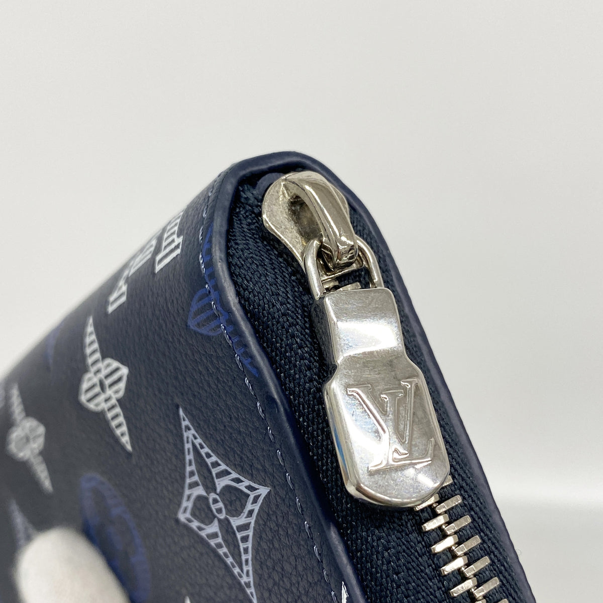 【6ke5188】ルイヴィトン 長財布 モノグラム・シャドウ ジッピーウォレットホリゾンタル M29777 ネイビーブルー【中古】メンズ