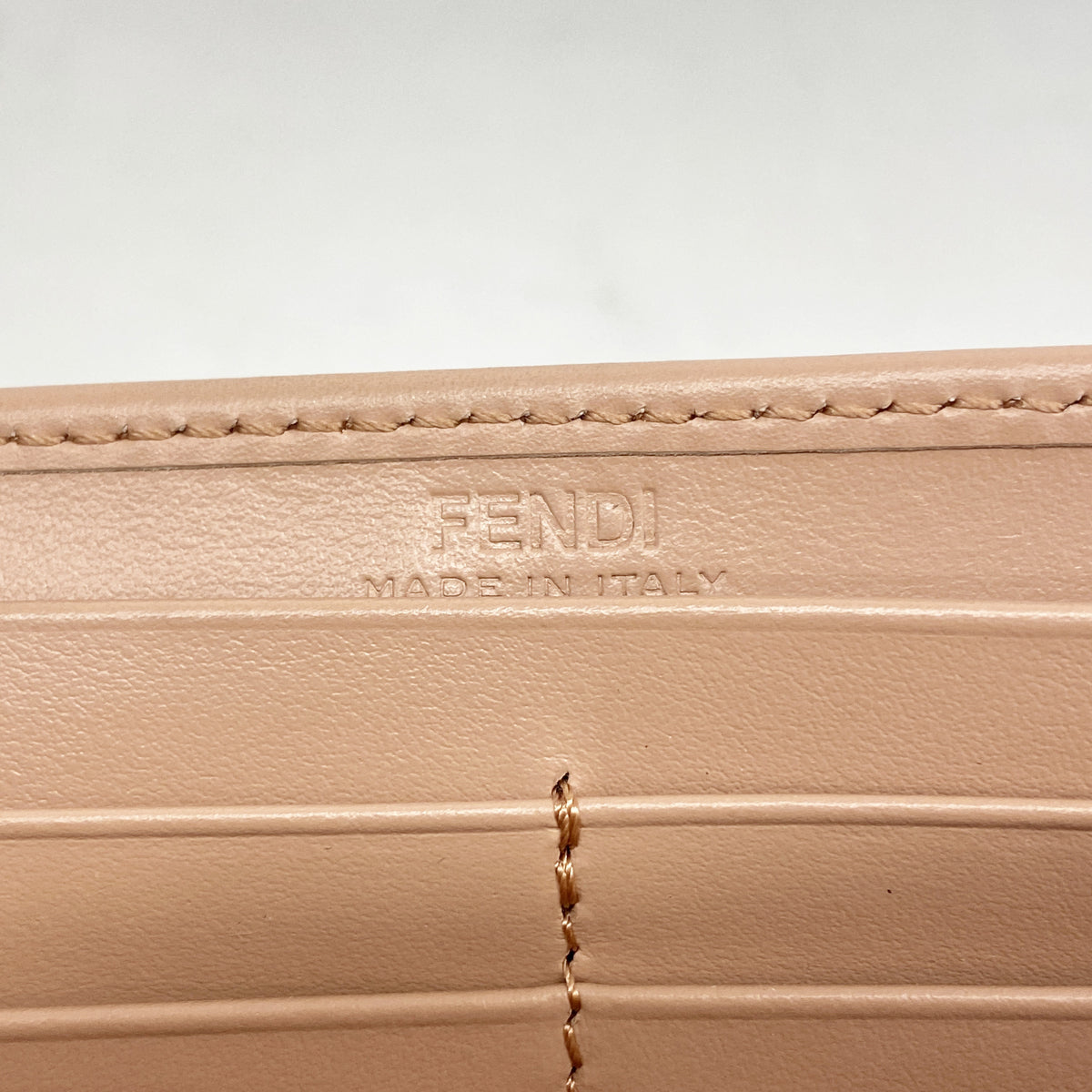 【6ke5192】フェンディ ショルダーウォレット レザー ピンク ゴールド金具【中古】レディース