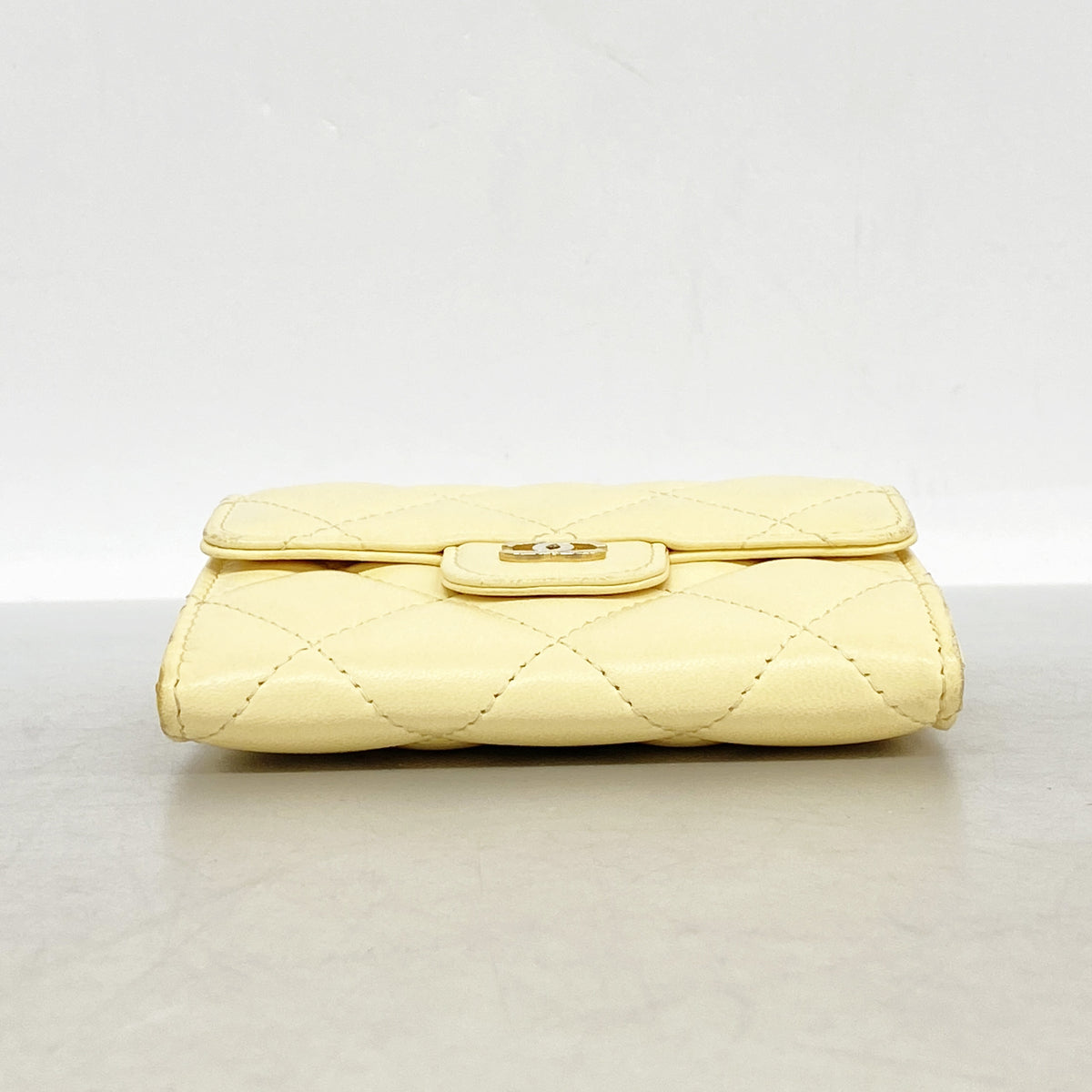 【6ke5193】シャネル ショルダーウォレット マトラッセ チェーンショルダー ラムスキン クリーム ゴールド金具【中古】レディース