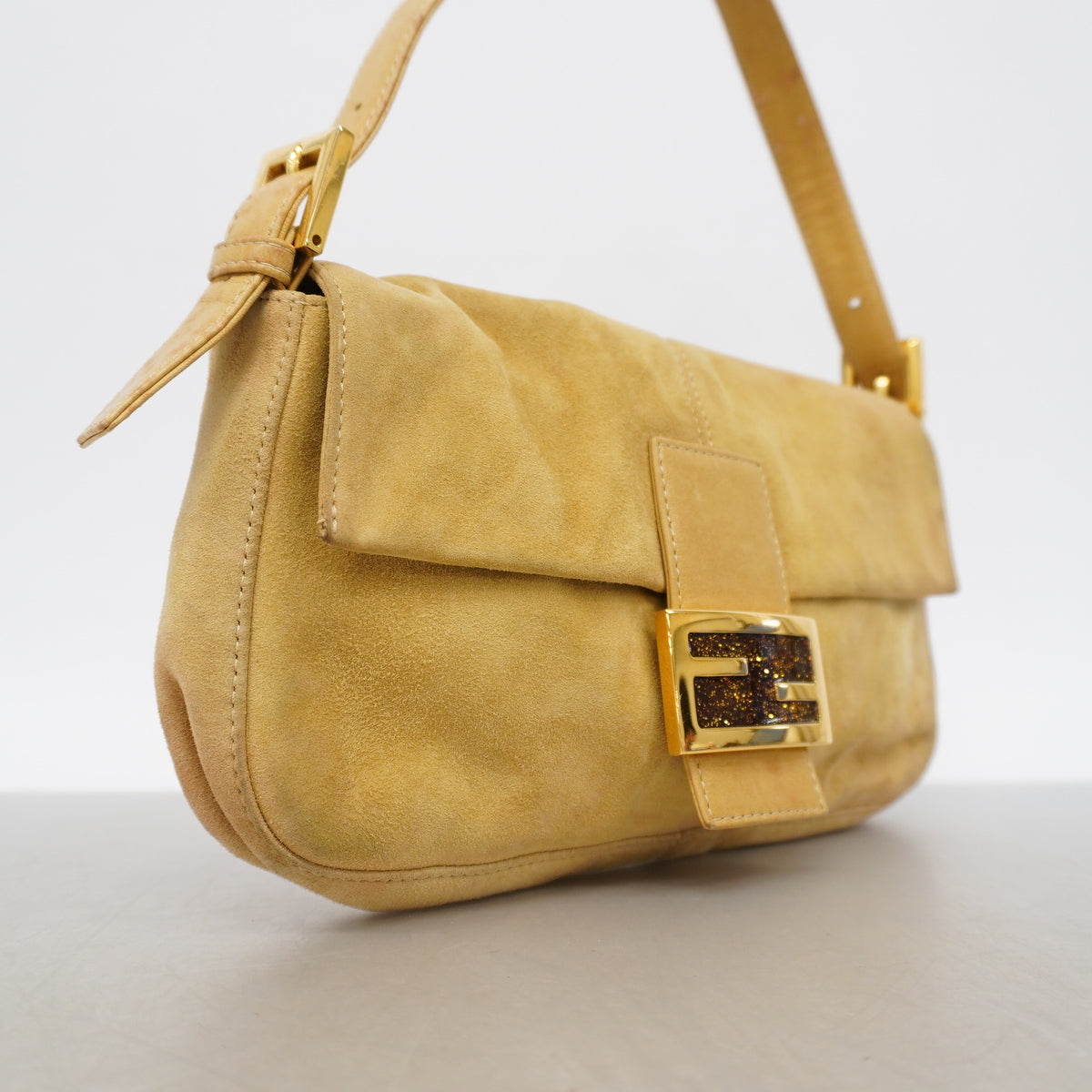 【6ke5253】フェンディ ハンドバッグ マンマバケット スウェード ベージュ ゴールド金具【中古】レディース