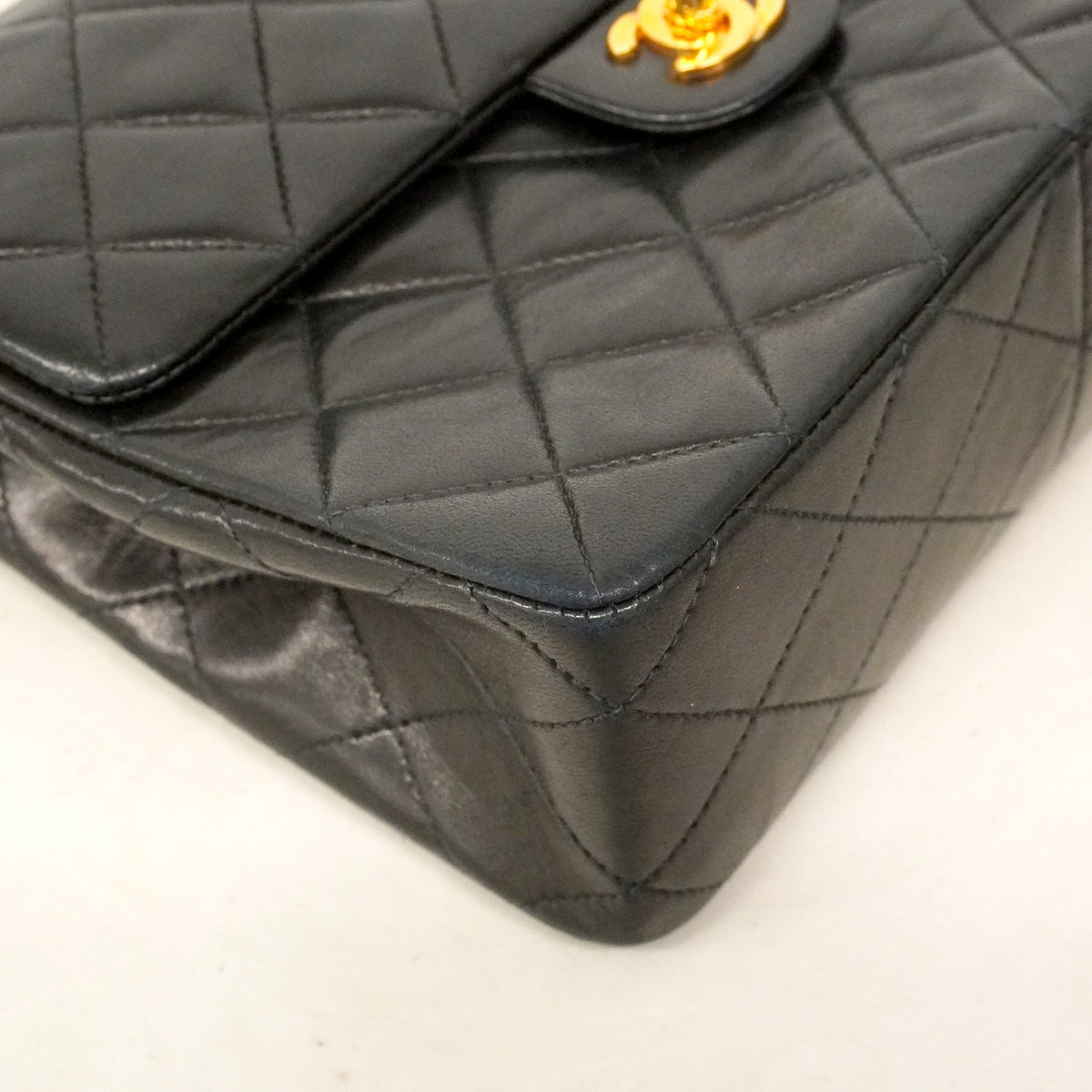 【6ke5259】シャネル ショルダーバッグ ミニマトラッセ チェーンショルダー ラムスキン ブラック ゴールド金具【中古】レディース