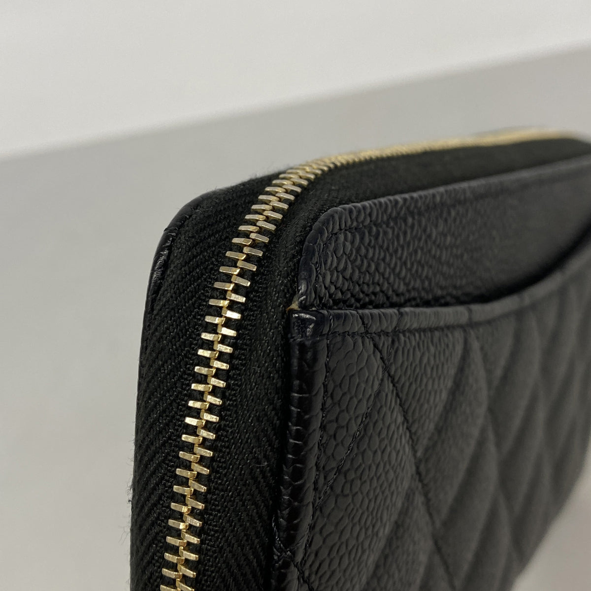 【6ke5307】シャネル 長財布 マトラッセ キャビアスキン ブラック ゴールド金具【中古】レディース
