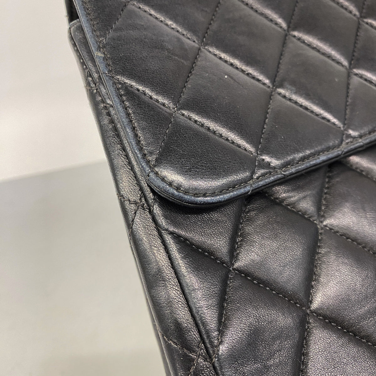 【6ke5328】シャネル ショルダーバッグ デカマトラッセ Wチェーン ラムスキン ブラック ゴールド金具【中古】レディース