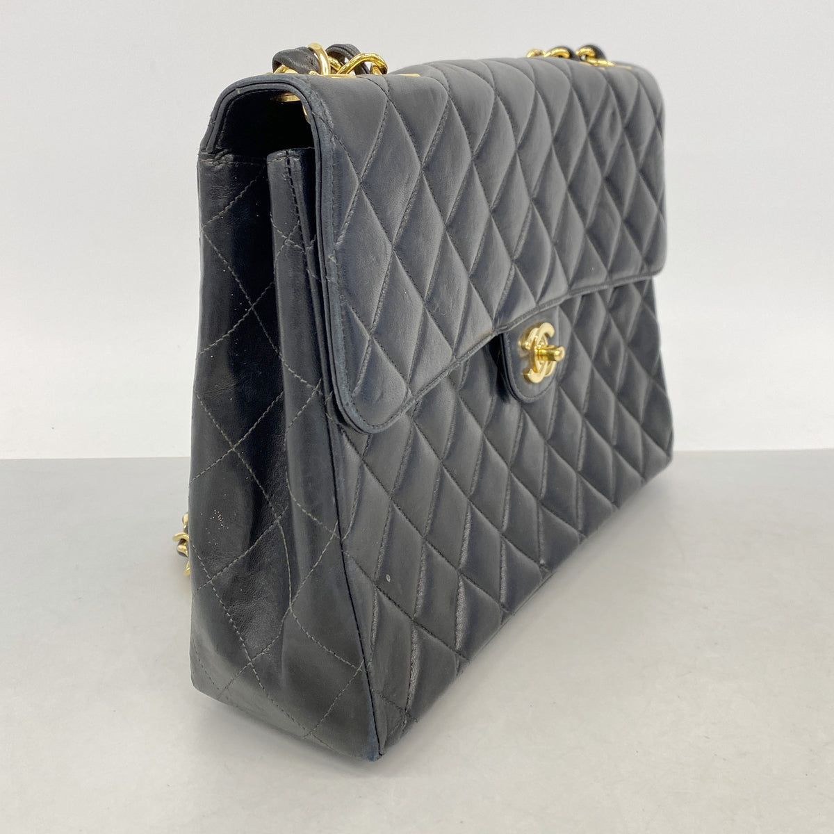 【6ke5328】シャネル ショルダーバッグ デカマトラッセ Wチェーン ラムスキン ブラック ゴールド金具【中古】レディース