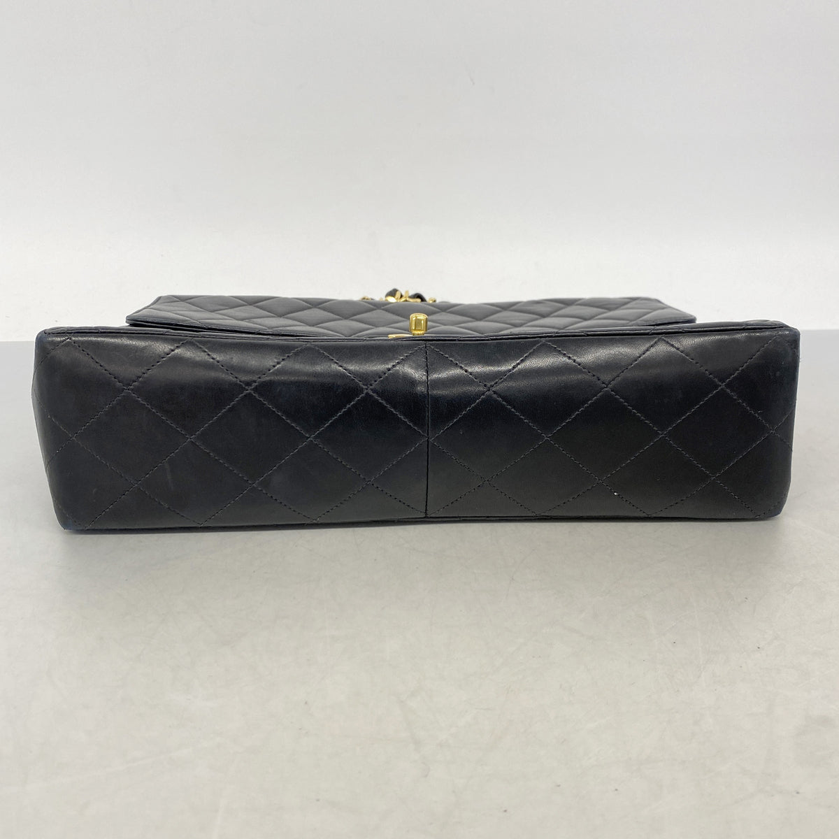 【6ke5328】シャネル ショルダーバッグ デカマトラッセ Wチェーン ラムスキン ブラック ゴールド金具【中古】レディース