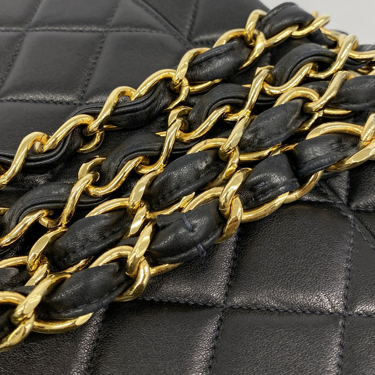 【6ke5348】シャネル ショルダーバッグ デカマトラッセ Wチェーン ラムスキン ブラック ゴールド金具【中古】レディース