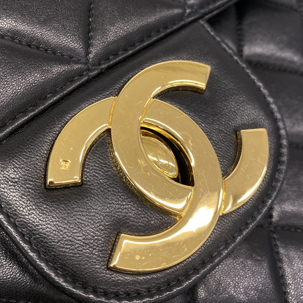 【6ke5348】シャネル ショルダーバッグ デカマトラッセ Wチェーン ラムスキン ブラック ゴールド金具【中古】レディース