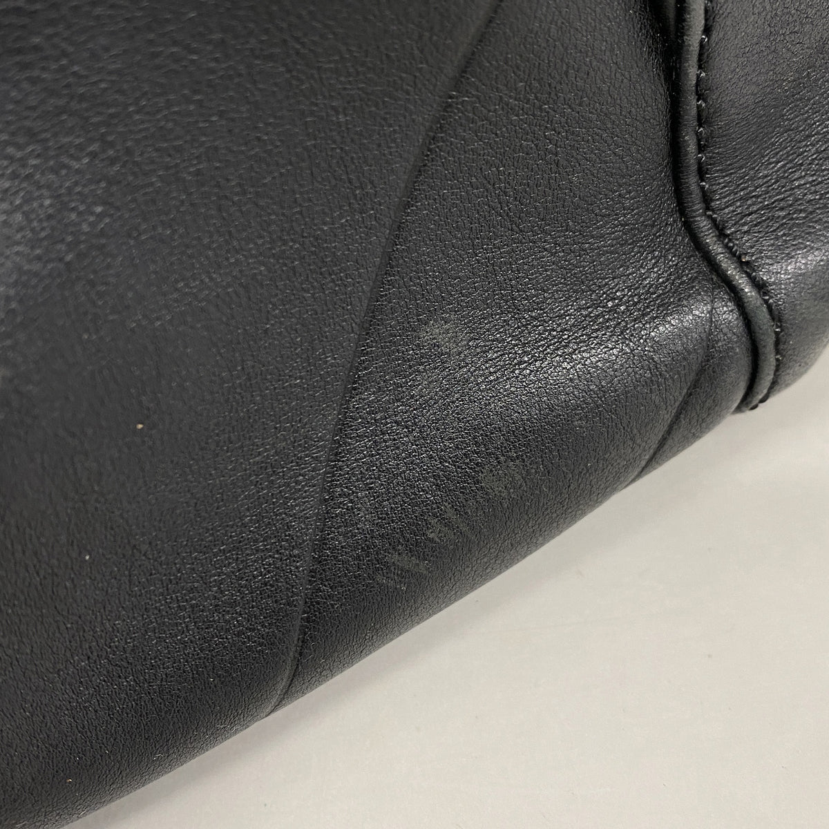 【6ke5349】シャネル トートバッグ シェブロン ラムスキン ブラック シルバー金具【中古】レディース