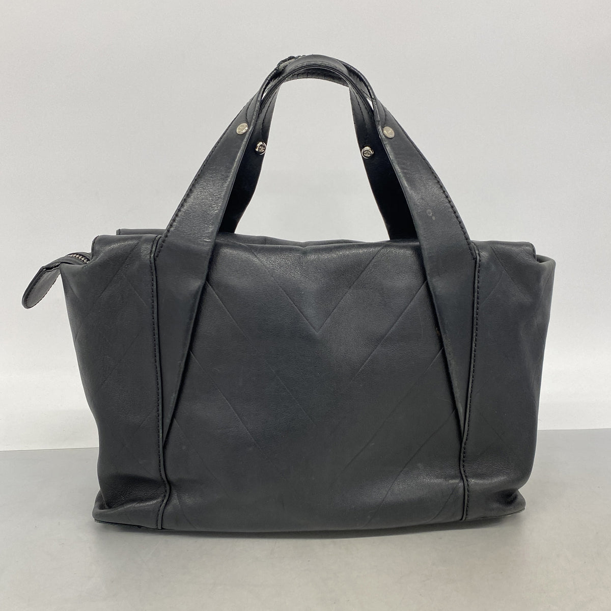 【6ke5349】シャネル トートバッグ シェブロン ラムスキン ブラック シルバー金具【中古】レディース