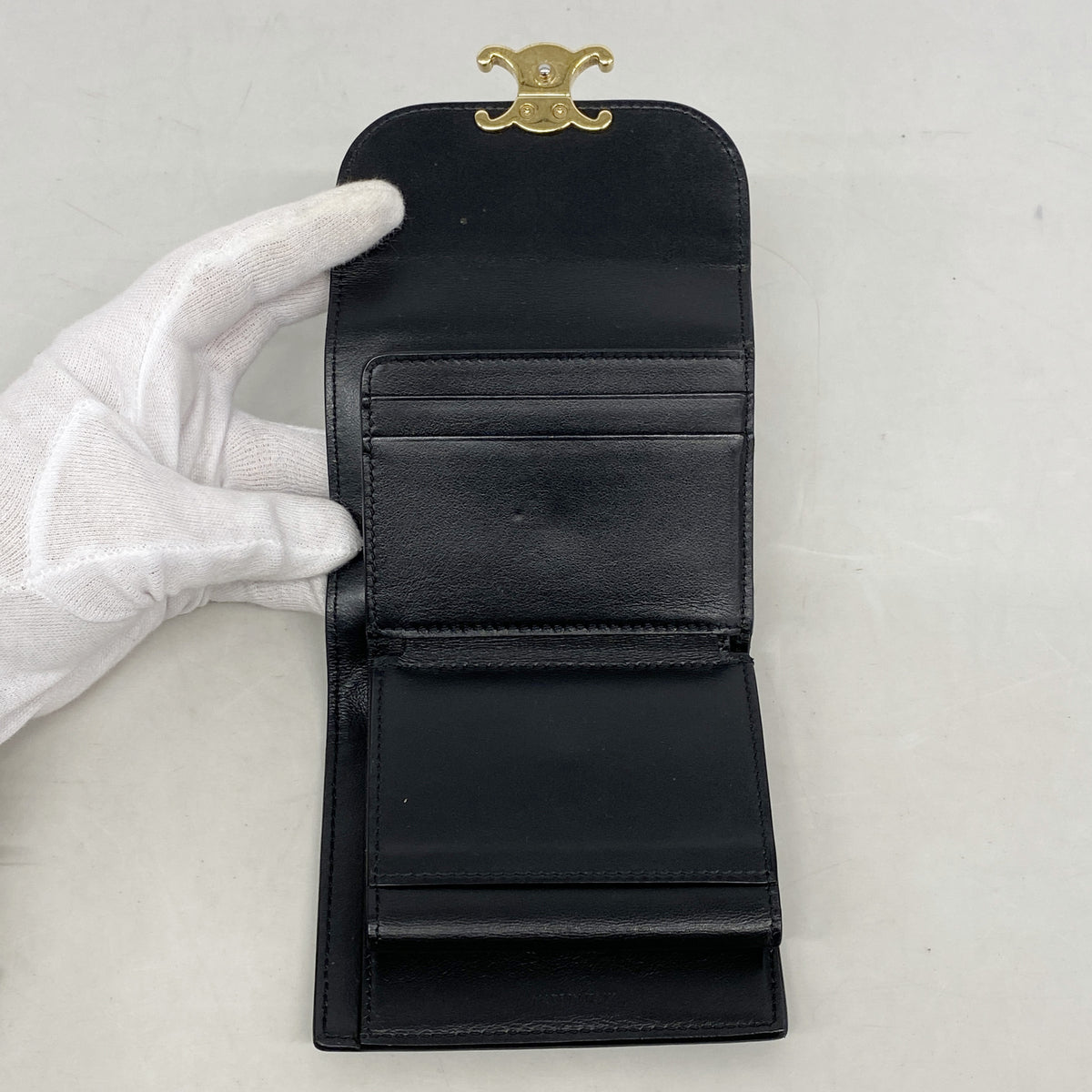 【6ke5359】セリーヌ 三つ折り財布 トリオンフ レザー ブラック ゴールド金具【中古】レディース