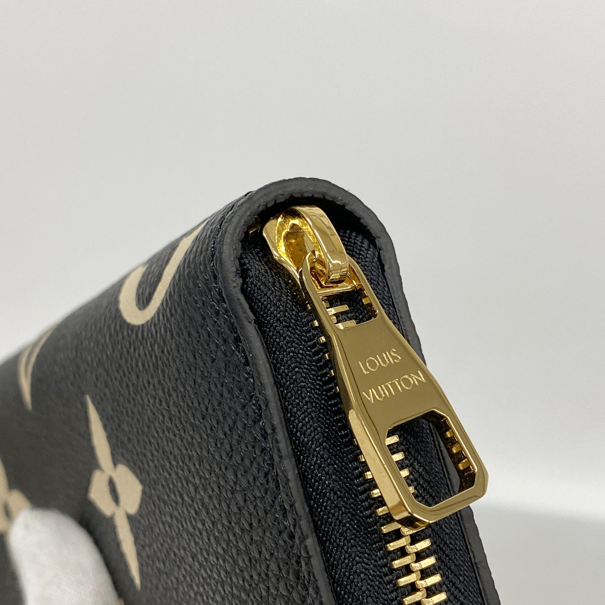 【6ke5363】ルイヴィトン 長財布 モノグラム・アンプラント バイカラー ジッピーウォレット M28794 ブラック ベージュ【中古】レディース