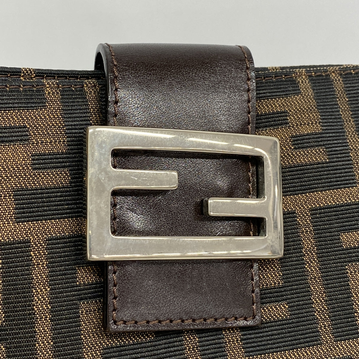 【6ke5643】フェンディ ショルダーバッグ ズッカ ナイロンキャンバス ブラウン シルバー金具【中古】レディース