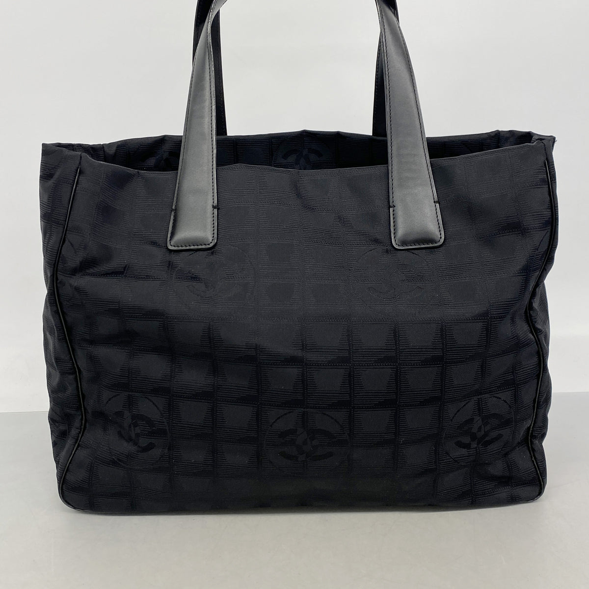【6ke5797】シャネル トートバッグ ニュートラベル ナイロン ブラック ゴールド金具【中古】レディース
