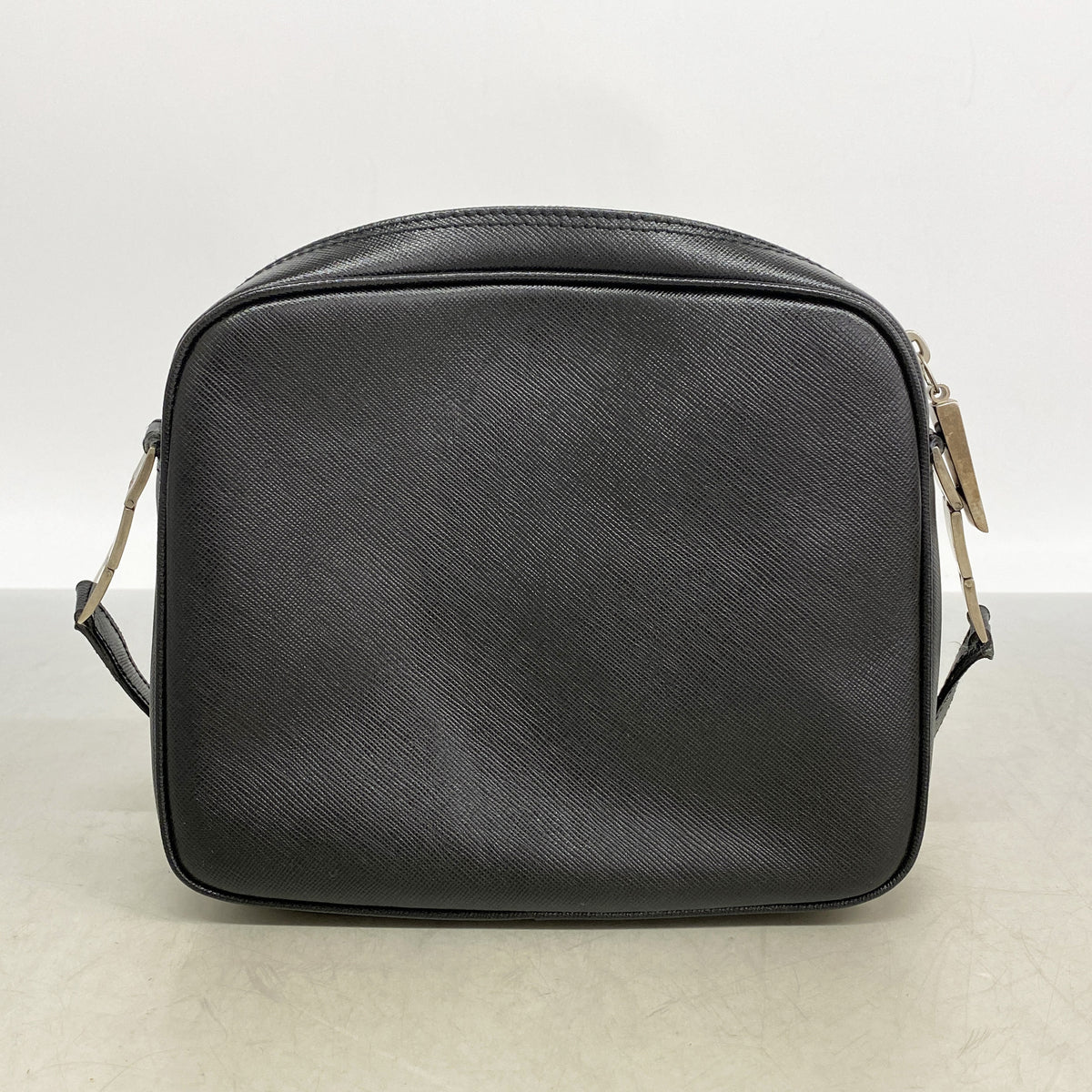 【6ke5970】サルヴァトーレフェラガモ ショルダーバッグ レザー ブラック シルバー金具【中古】レディース