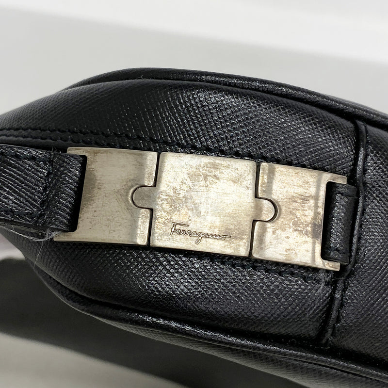 【6ke5970】サルヴァトーレフェラガモ ショルダーバッグ レザー ブラック シルバー金具【中古】レディース