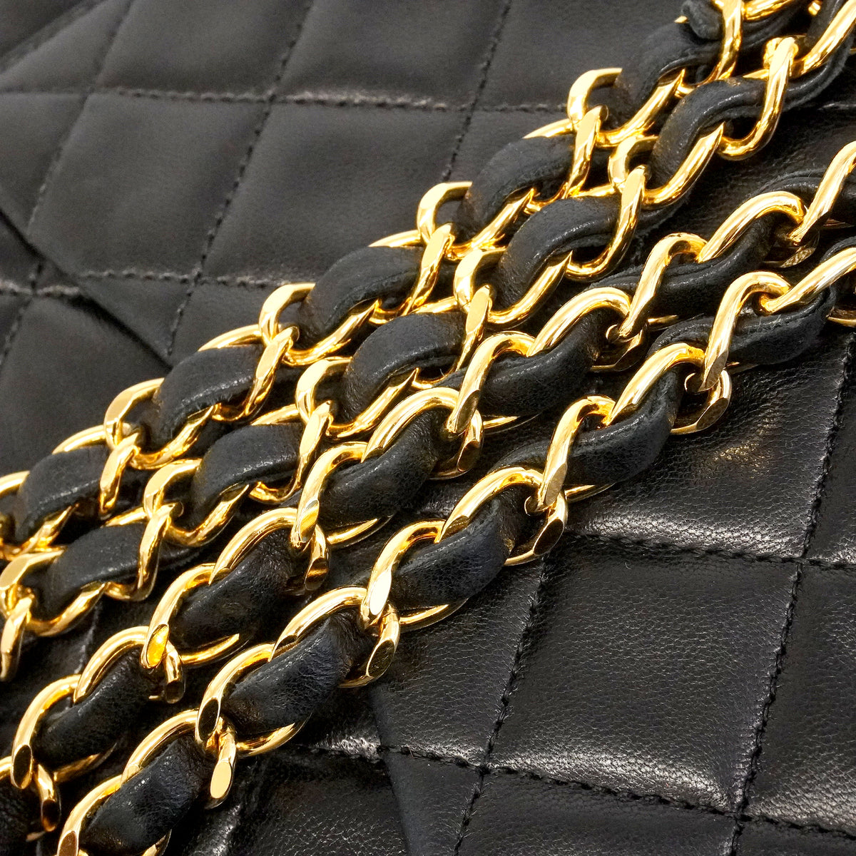 【6ke5995】シャネル ショルダーバッグ マトラッセ Wフラップ Wチェーン ラムスキン ブラック ゴールド金具【中古】レディース