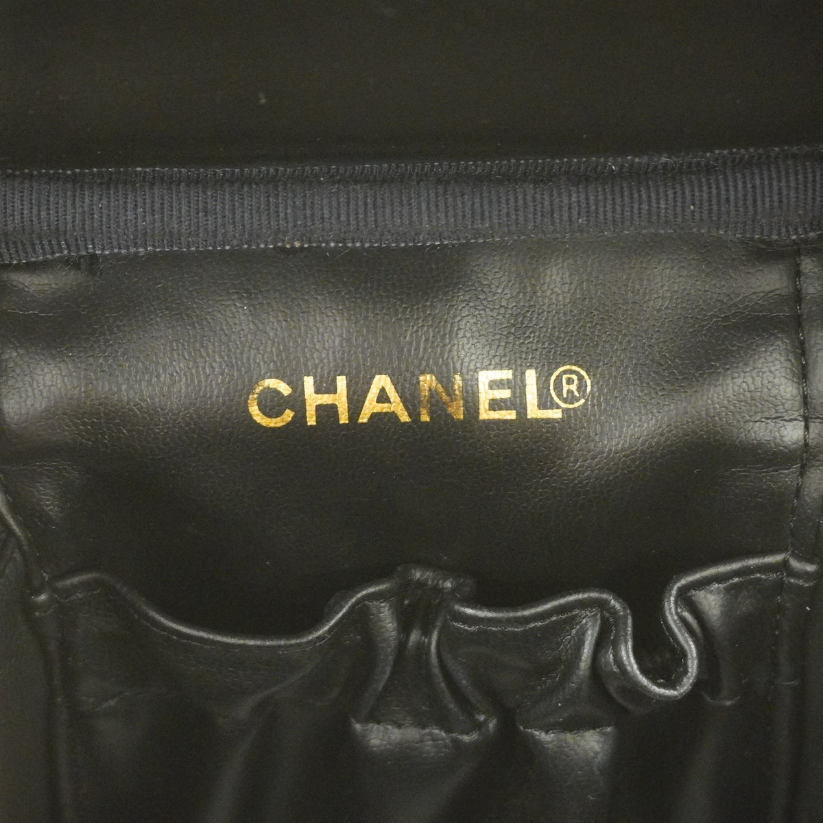 【6ke5996】シャネル バニティバッグ キャビアスキン ブラック ゴールド金具【中古】レディース
