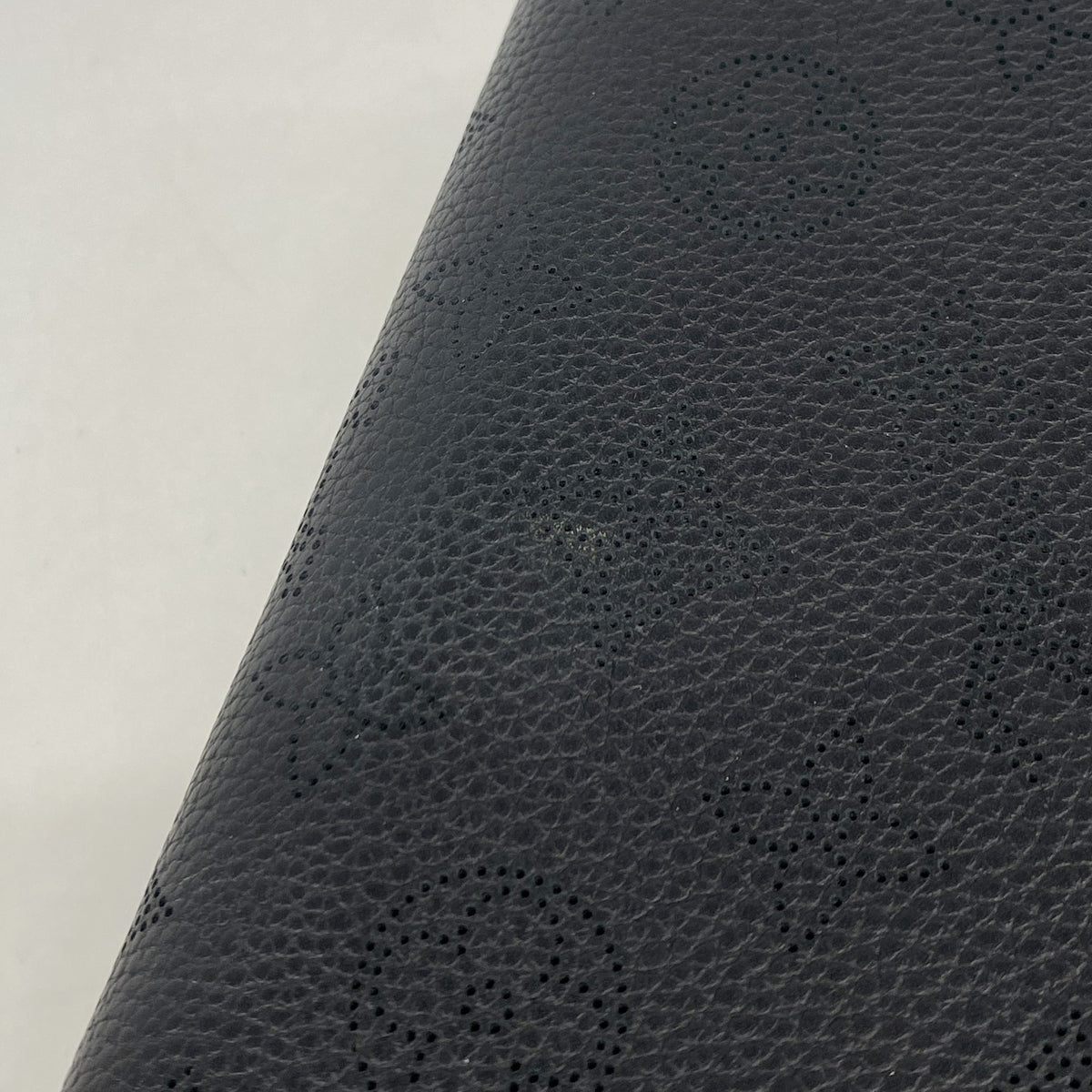 【6ke6107】ルイヴィトン 長財布 マヒナ ジッピーウォレット M61867 ノワール【中古】メンズ レディース ユニセックス